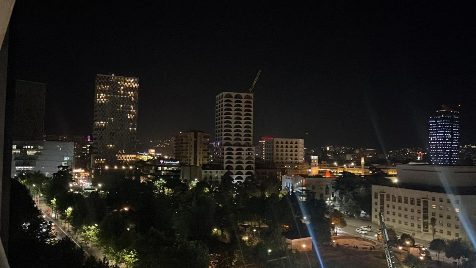Free Parking Skanderbeg Square - Spacious Central Apartment Tirana Exteriör bild