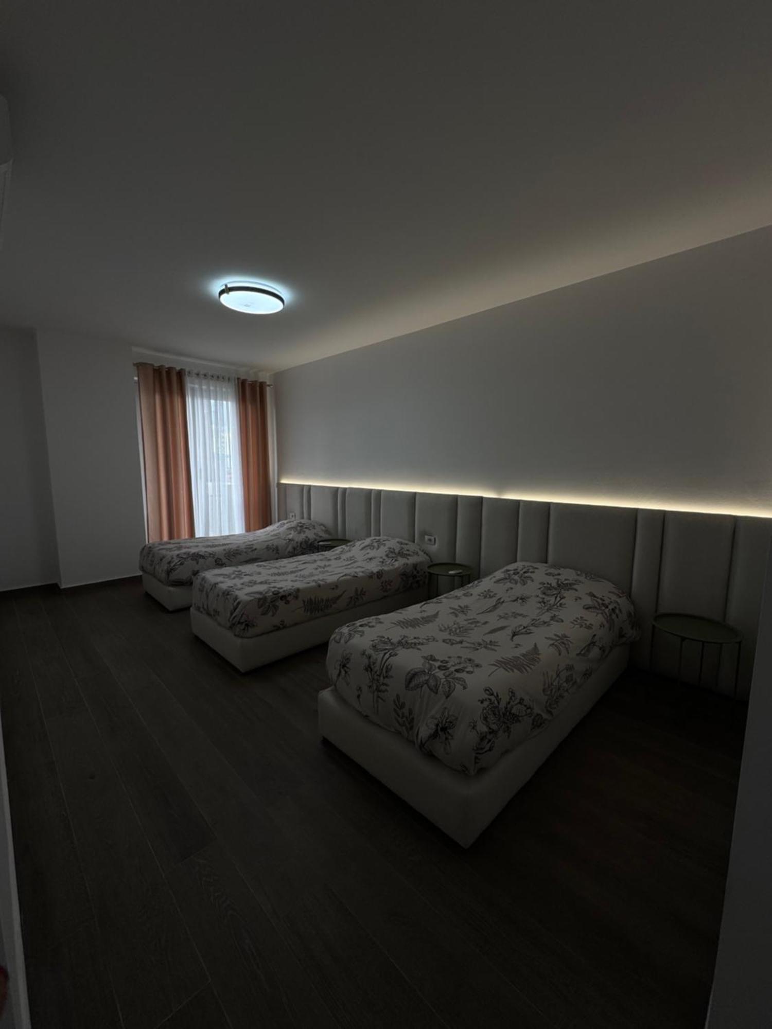 Free Parking Skanderbeg Square - Spacious Central Apartment Tirana Exteriör bild