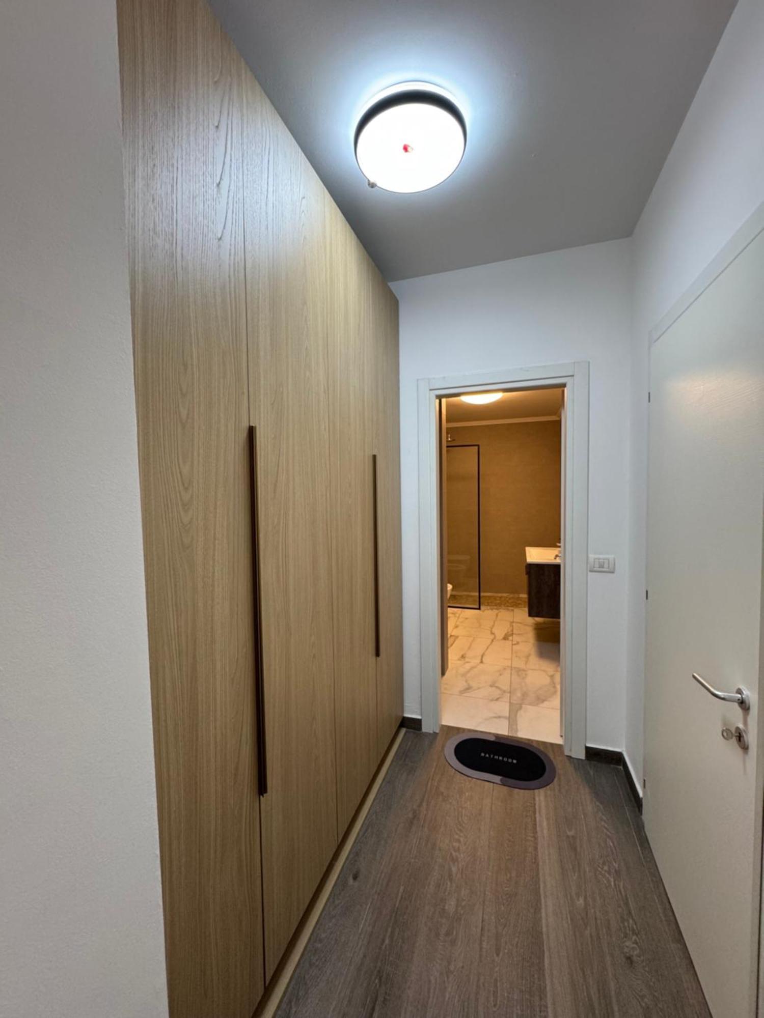 Free Parking Skanderbeg Square - Spacious Central Apartment Tirana Exteriör bild