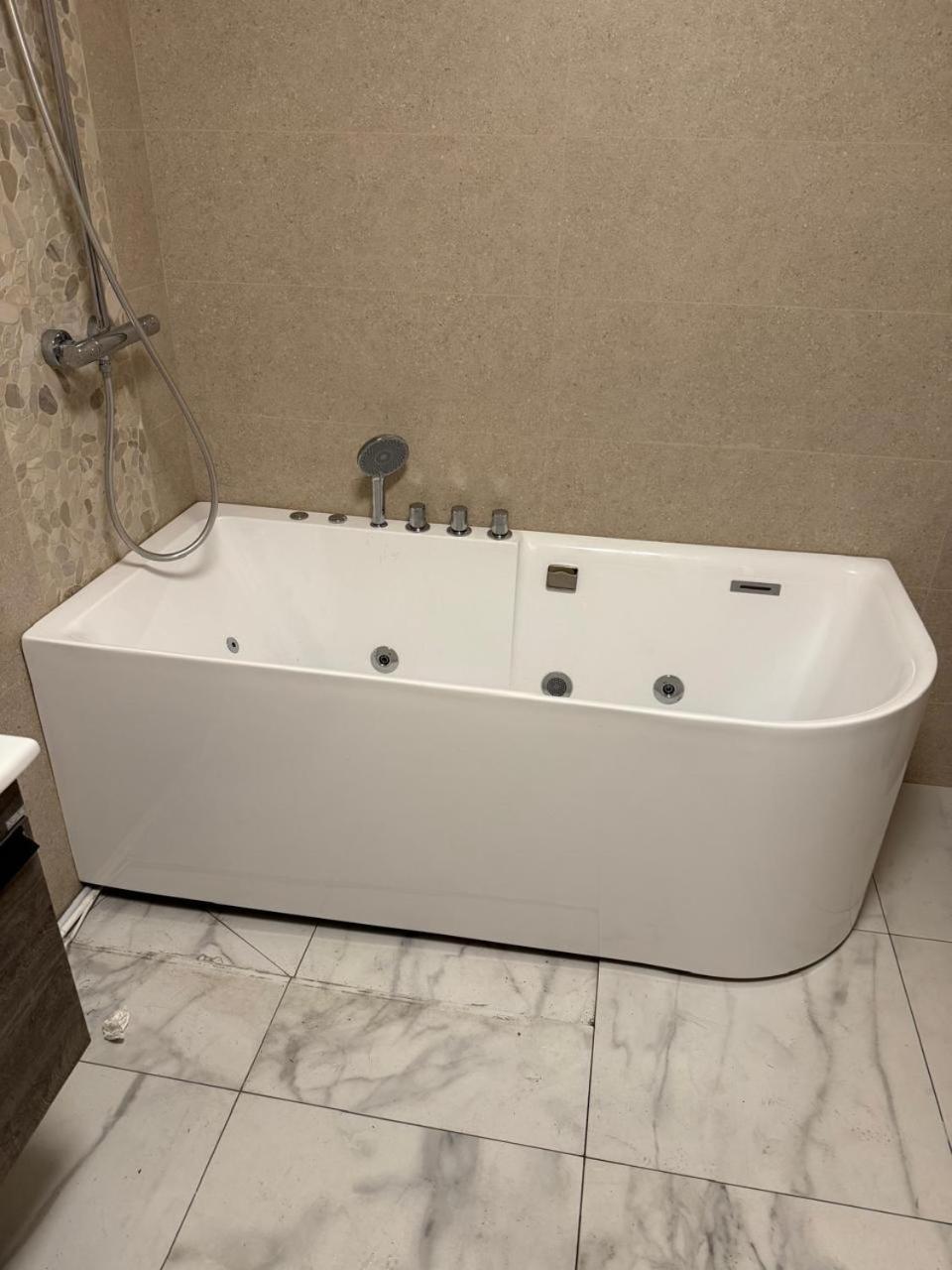 Free Parking Skanderbeg Square - Spacious Central Apartment Tirana Exteriör bild